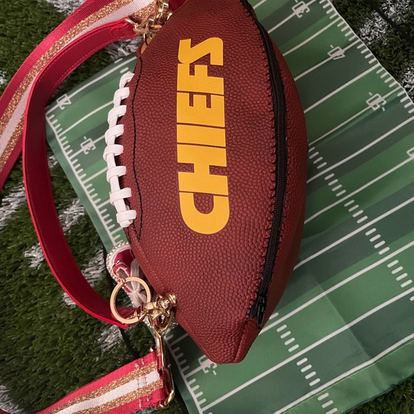 Red Football-Shaped Handbag - Picture 6 of 6